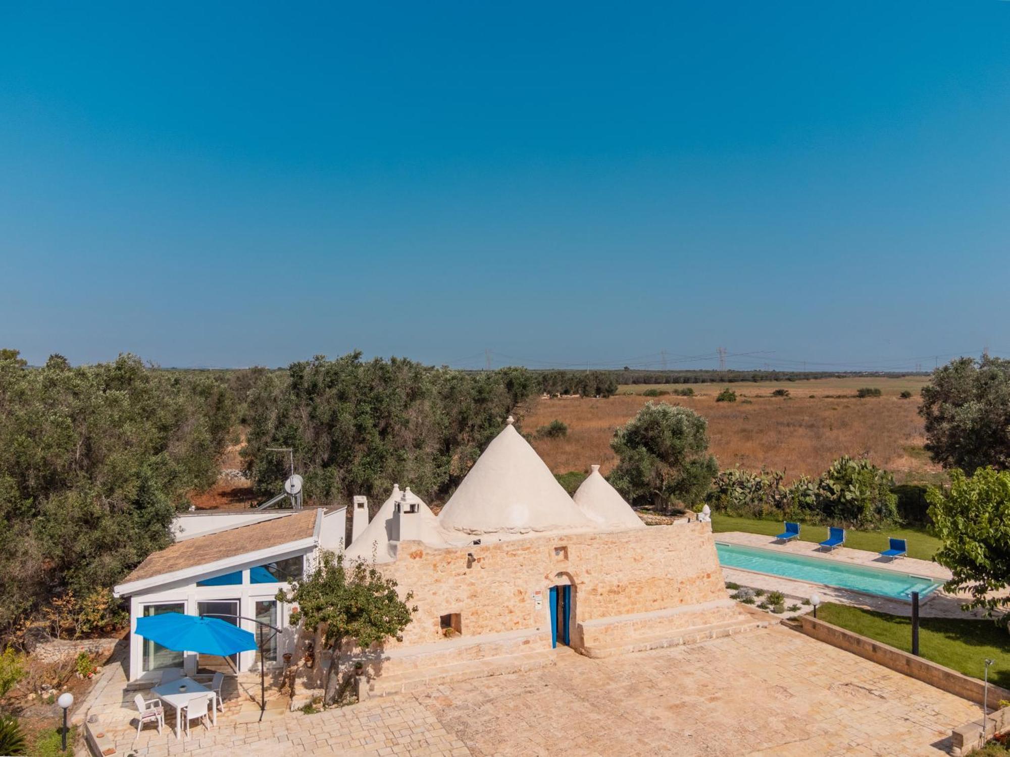 Trullo Tarantini Con Piscina Privata Apartment Latiano Exterior photo